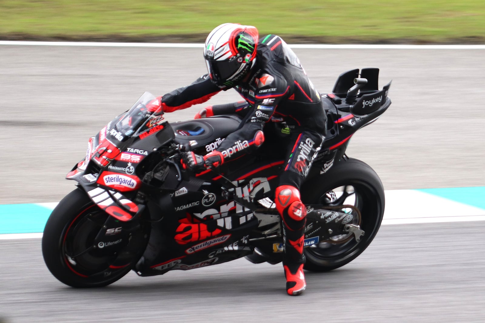 Marco Bezzecchi no GP da Malásia de 2025. Foto: Liauzh (CC BY-SA 4.0) Marco Bezzecchi com a Aprilia em pista